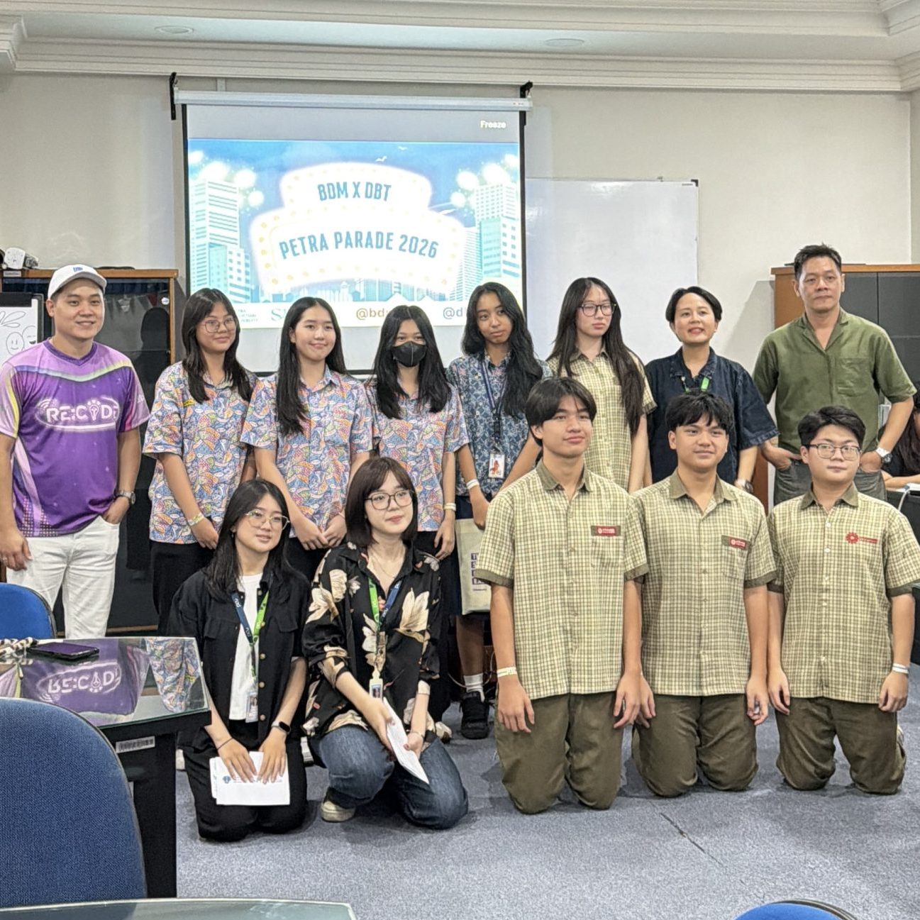 Keseruan siswa SMA belajar Business Model Canvas dalam acara Petra Parade 2026 di Universitas Kristen Petra.