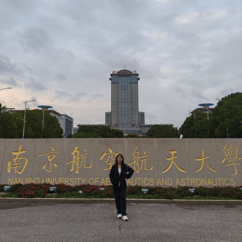 Tiffany, mahasiswa BDM Petra Christian University, saat menjalani program exchange di kampus Nanjing University of Aeronautics and Astronautics.
